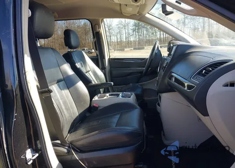 2013 Chrysler Town & Country Touring z USA, uszkodzony, nr VIN 2C4RC1BG0DR691346